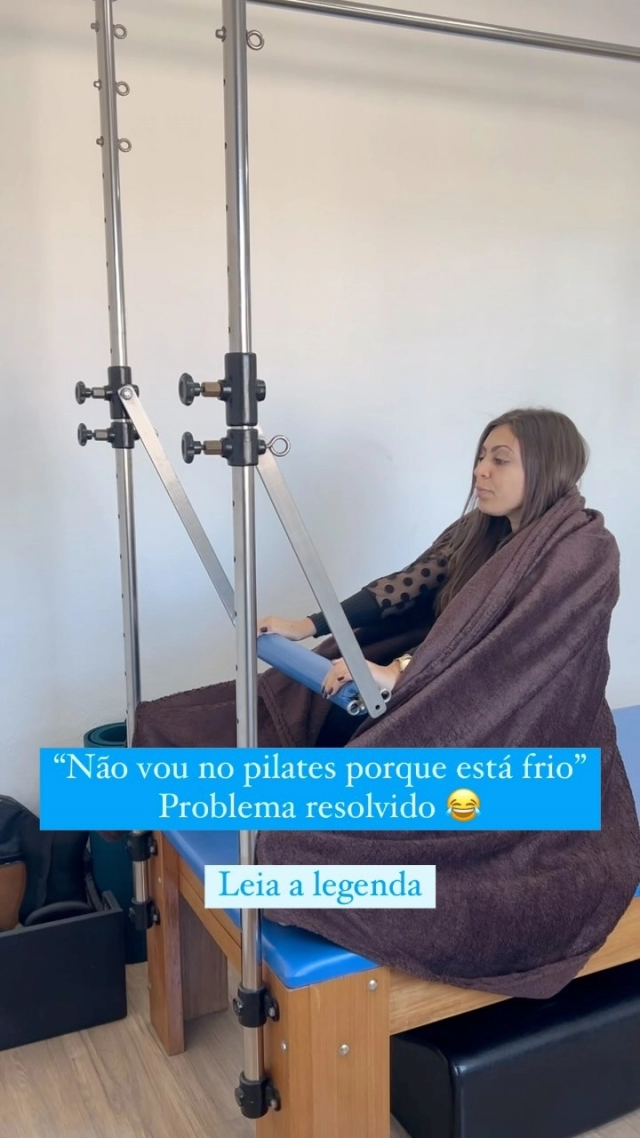 Quando o frio tenta atrapalhar o Pilates, a gente dá um jeito! 😂❄️

Mas brincadeiras a parte, é importante que no frio vocês continuem as aulas. O frio tende a causar mais rigidez nas articulações e as dores podem aumentar. 

Agende uma aula de vivência e entenda como podemos te ajudar 📲

#pilates #pilateshumor #abc #studiothoth #frio #pilatescriativo